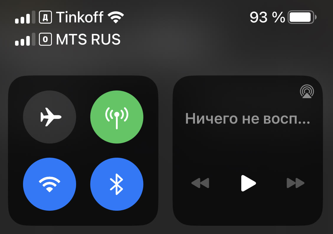 หน้าจอ iPhone ที่ขึ้นสัญญาณสองเครือข่ายพร้อมกัน