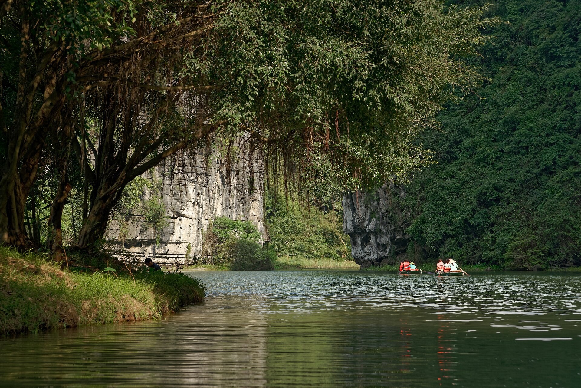 ล่องเรือในกลุ่มภูมิทัศน์จ่างอาน จังหวัดนิญบิ่ญ