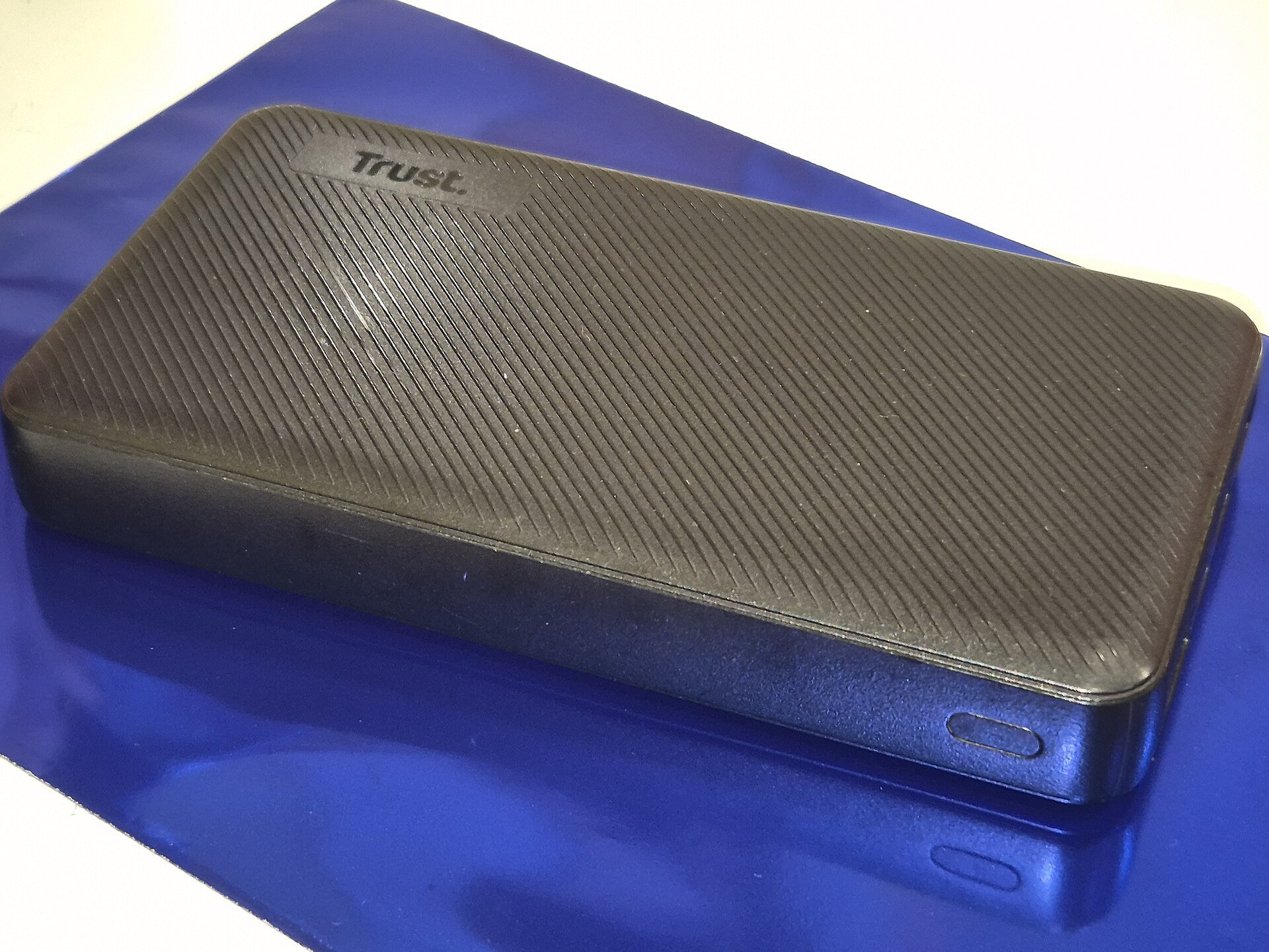 Power Bank ต้องอยู่ในกระเป๋าถือเท่านั้น และควรเก็บแยกไม่ให้สัมผัสของโลหะ